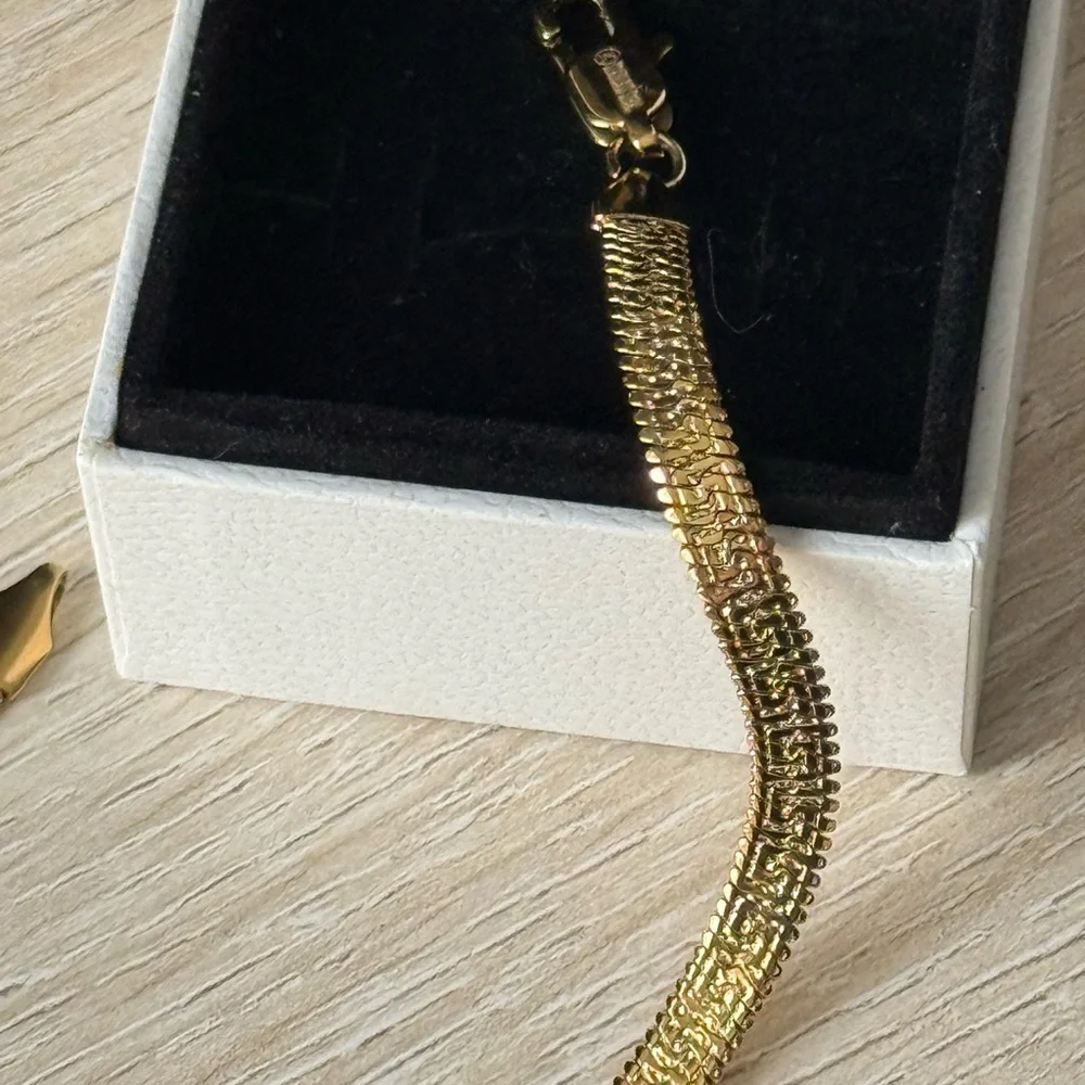 Elegant Gold Herring Bone Bracelet